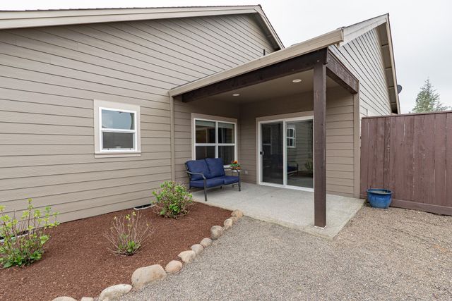 217 White Oak Way, Shady Cove, OR 97539