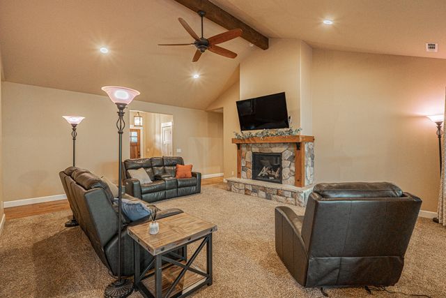 217 White Oak Way, Shady Cove, OR 97539