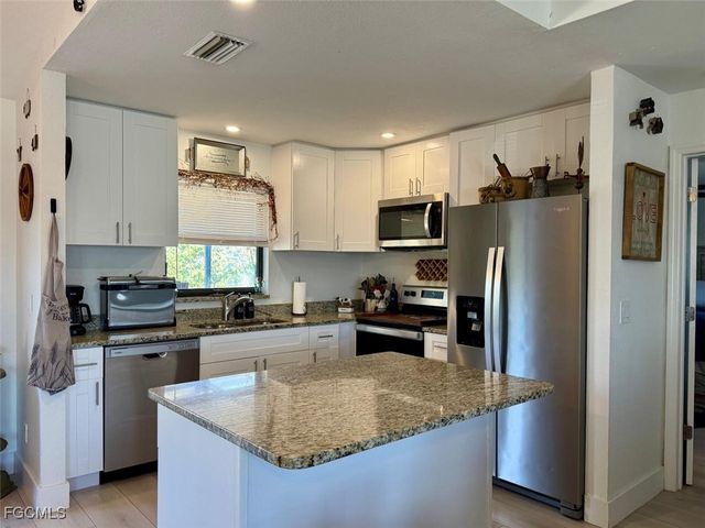 2013 NE 4th TER, Cape Coral, FL 33909