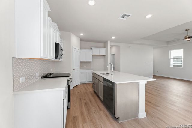 754 Whitman, New Braunfels, TX 78130