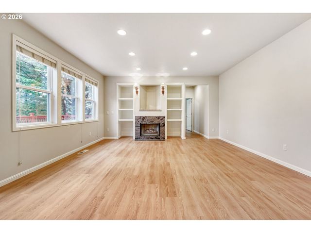 14153 Se APPLE Ct, Happy Valley, OR 97086