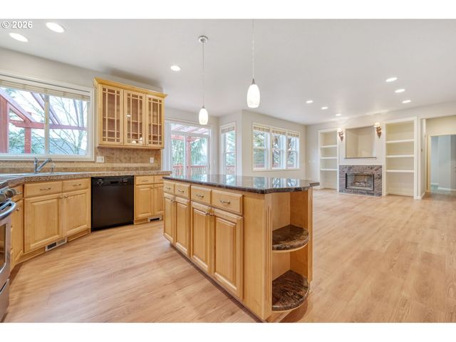 14153 Se APPLE Ct, Happy Valley, OR 97086