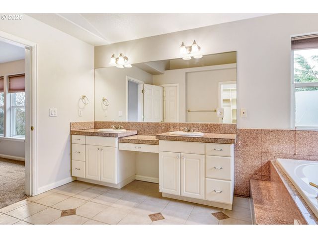 14153 Se APPLE Ct, Happy Valley, OR 97086