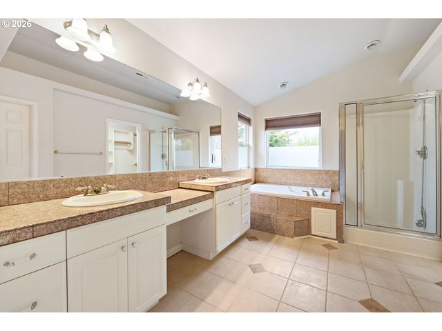 14153 Se APPLE Ct, Happy Valley, OR 97086