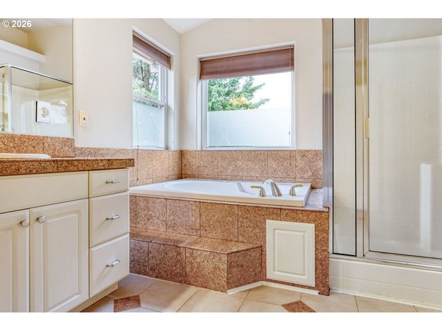 14153 Se APPLE Ct, Happy Valley, OR 97086