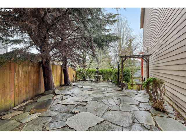 14153 Se APPLE Ct, Happy Valley, OR 97086