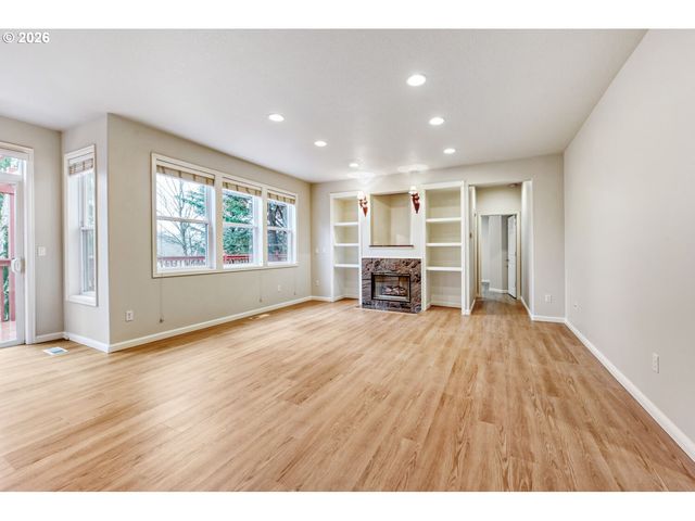 14153 Se APPLE Ct, Happy Valley, OR 97086