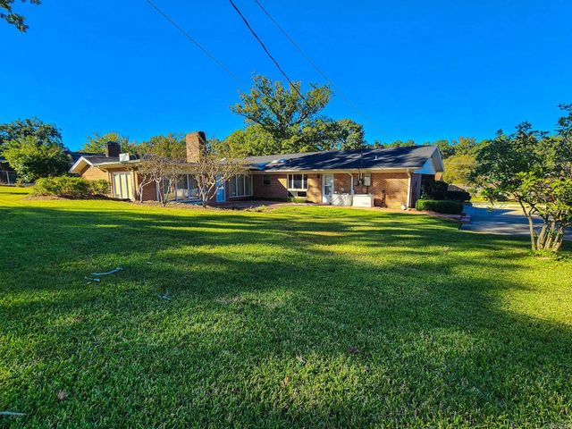 1913 W Oak Street, El Dorado, AR 71730