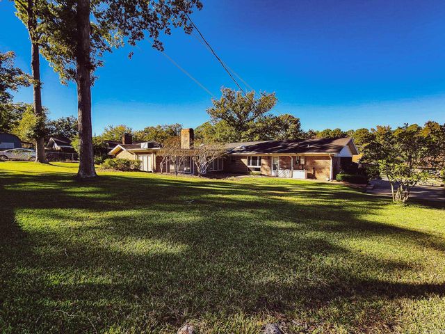 1913 W Oak Street, El Dorado, AR 71730