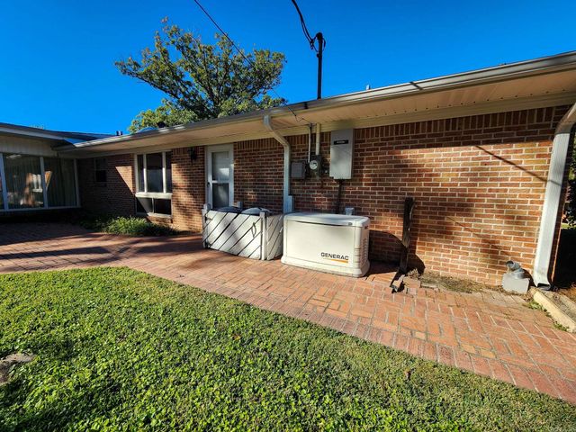 1913 W Oak Street, El Dorado, AR 71730