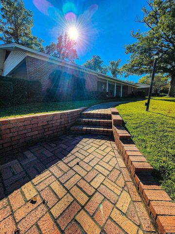 1913 W Oak Street, El Dorado, AR 71730
