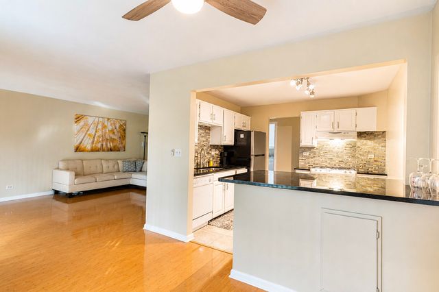 1253 Beechwood Court, Schaumburg, IL 60193