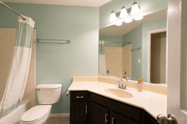 1253 Beechwood Court, Schaumburg, IL 60193