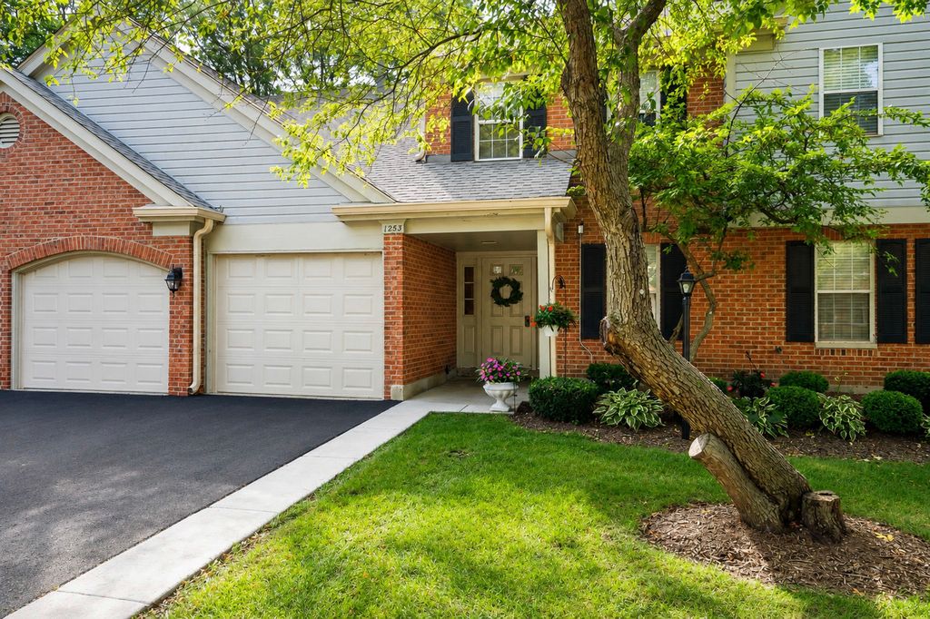 1253 Beechwood Court, Schaumburg, IL 60193