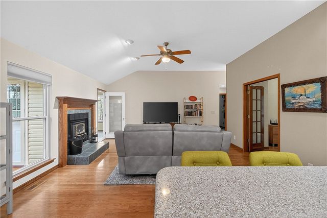 1 Renfrew Lane, Bella Vista, AR 72715
