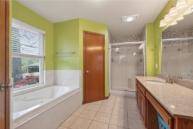 1 Renfrew Lane, Bella Vista, AR 72715
