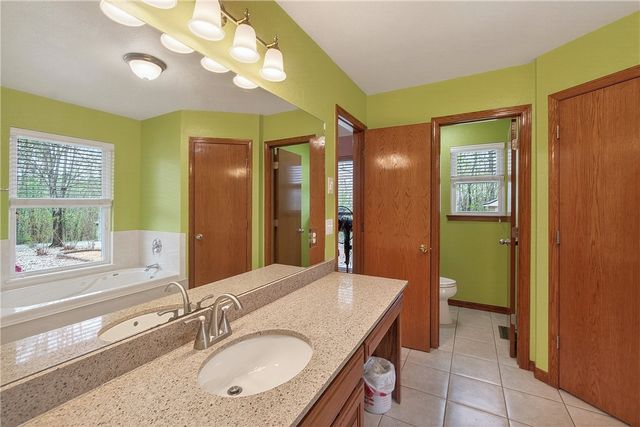 1 Renfrew Lane, Bella Vista, AR 72715