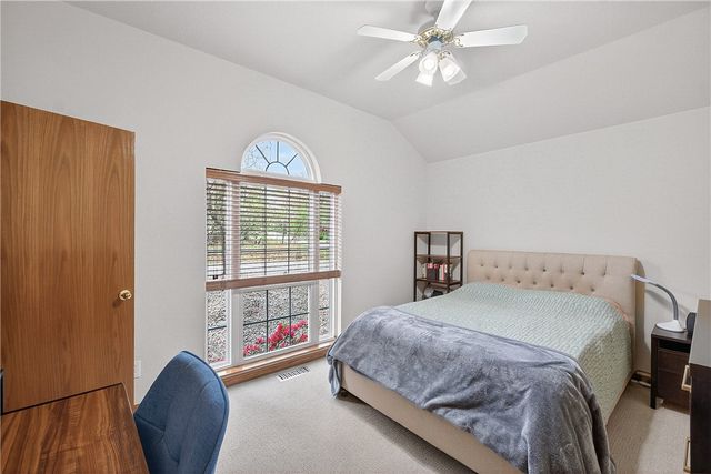 1 Renfrew Lane, Bella Vista, AR 72715
