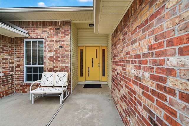 1 Renfrew Lane, Bella Vista, AR 72715