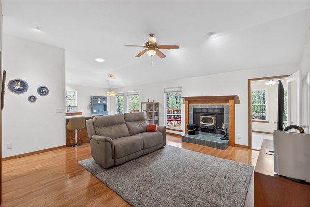 1 Renfrew Lane, Bella Vista, AR 72715