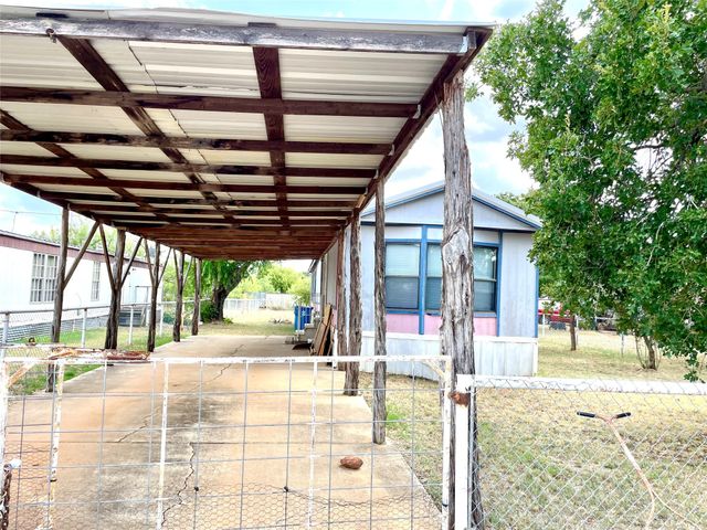 1213 W 4th Street, Breckenridge, TX 76424