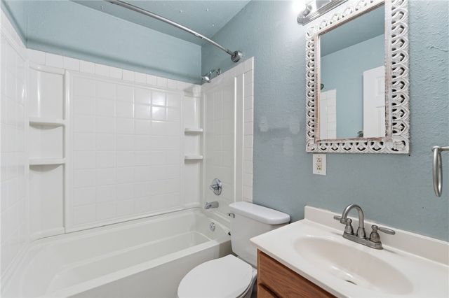 2908 W Mount Comfort Road, Fayetteville, AR 72704