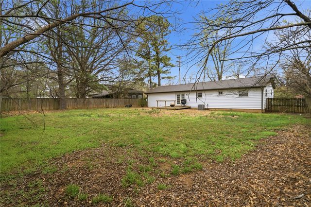 2908 W Mount Comfort Road, Fayetteville, AR 72704