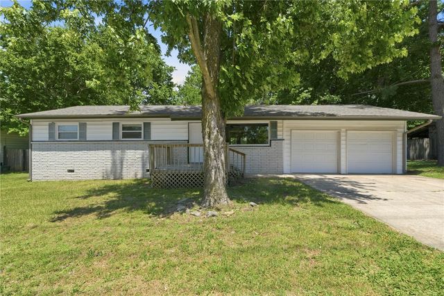 2908 W Mount Comfort Road, Fayetteville, AR 72704