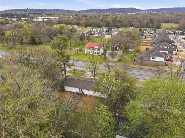 2908 W Mount Comfort Road, Fayetteville, AR 72704