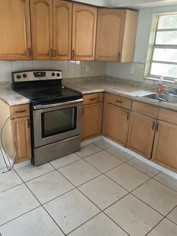 2900 NW 10th Court, Fort Lauderdale, FL 33311