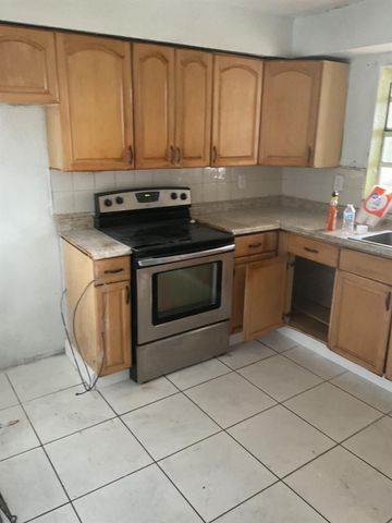 2900 NW 10th Court, Fort Lauderdale, FL 33311