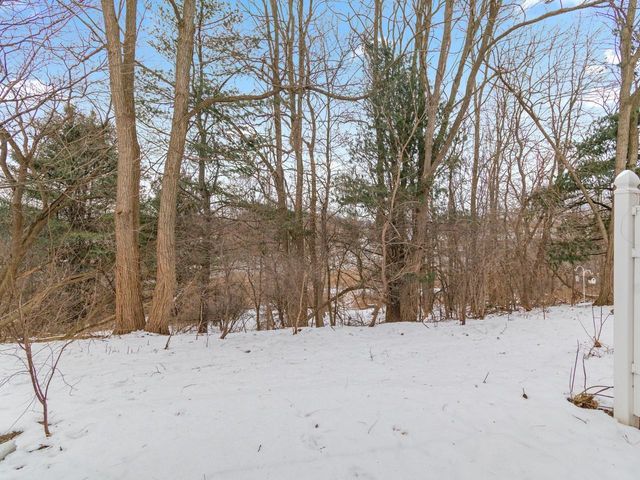 L4 Grandview Drive, South Burlington, VT 05403