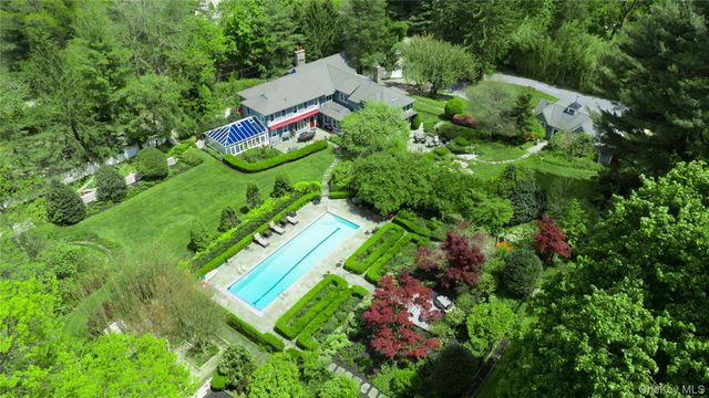 4 Horse Hollow Road, Locust Valley, NY 11560
