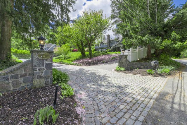 4 Horse Hollow Road, Locust Valley, NY 11560