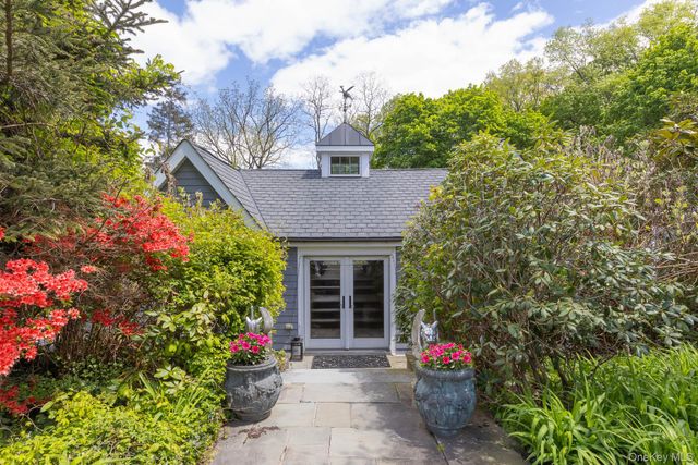 4 Horse Hollow Road, Locust Valley, NY 11560