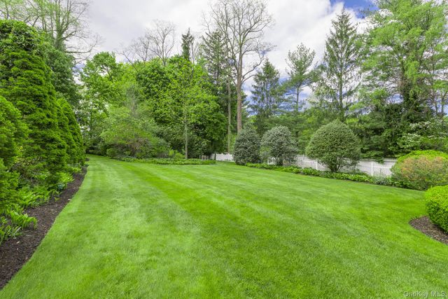 4 Horse Hollow Road, Locust Valley, NY 11560