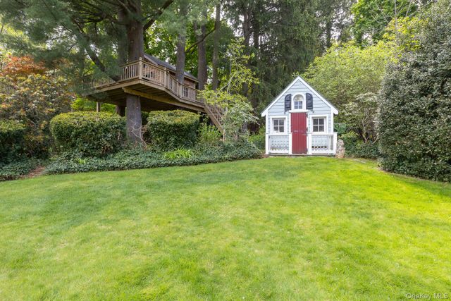 4 Horse Hollow Road, Locust Valley, NY 11560