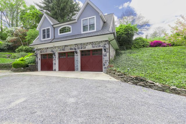 4 Horse Hollow Road, Locust Valley, NY 11560