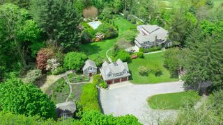 4 Horse Hollow Road, Locust Valley, NY 11560
