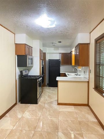 2609 Raspberry Lane, Pasadena, TX 77502