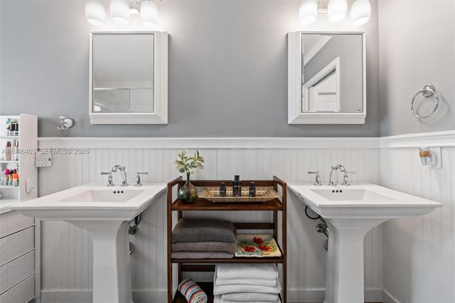 11950 SW 135th Ter, Miami, FL 33186