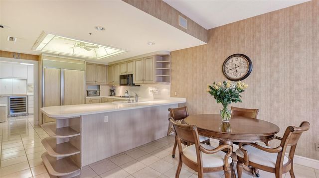 2450 HARBOURSIDE DRIVE 212, Longboat Key, FL 34228