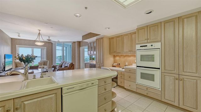 2450 HARBOURSIDE DRIVE 212, Longboat Key, FL 34228