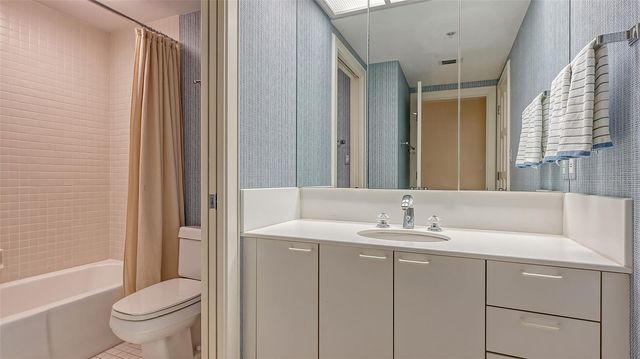 2450 HARBOURSIDE DRIVE 212, Longboat Key, FL 34228