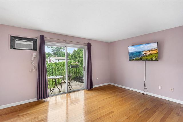 6 Apricot St 10, Worcester, MA 01603