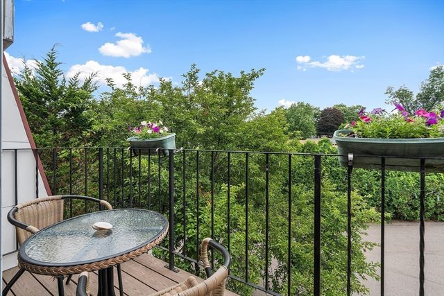 6 Apricot St 10, Worcester, MA 01603