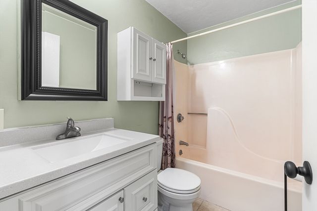 6 Apricot St 10, Worcester, MA 01603