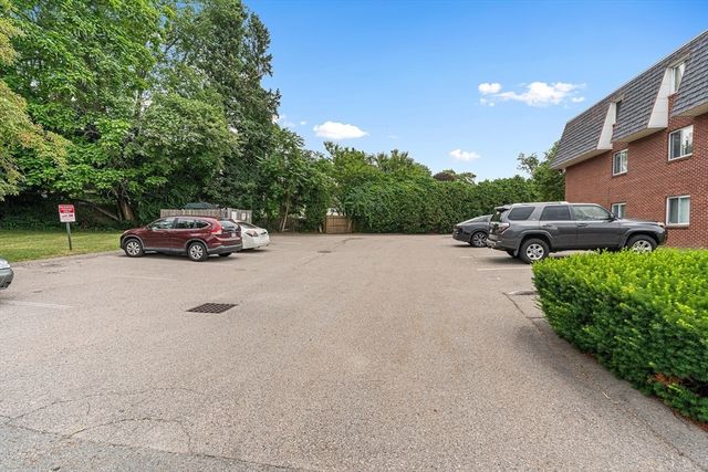 6 Apricot St 10, Worcester, MA 01603