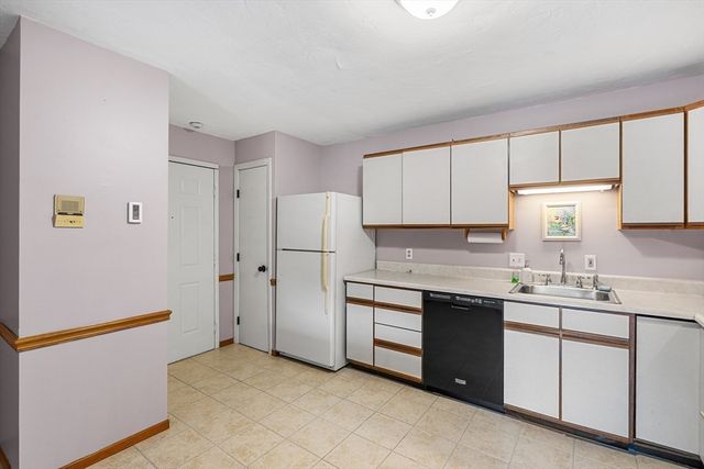 6 Apricot St 10, Worcester, MA 01603