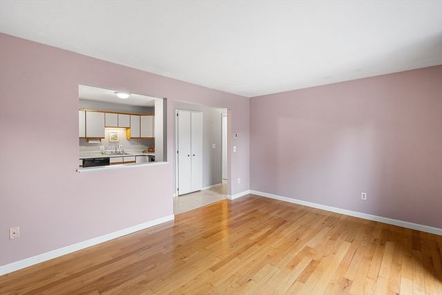 6 Apricot St 10, Worcester, MA 01603